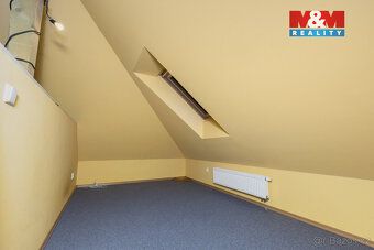 Nabízíme vám ke koupi prostorný dům v Chrudimi s krásnou zah