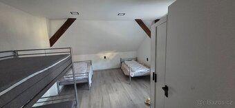 Nabízíme ubytování ve třyluzkovym pokoji nacházející se v ub