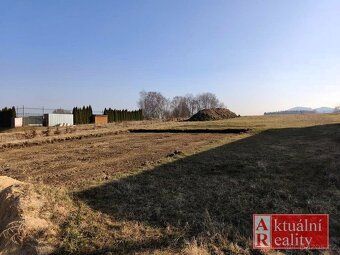 We offer for sale a nice flat plot of land in the village of Slavče near Třeboň.
