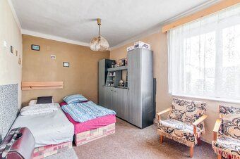 Nabízím vám ke koupi rodinný dům s prostorným stavebním poze