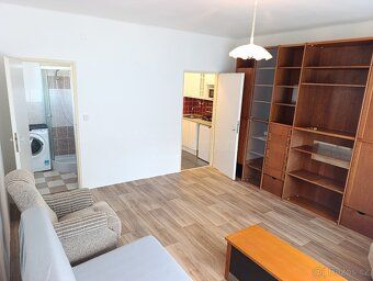 Pronájem 1+kk, ul. Jeremenkova, Praha 4 Nabízím k pronájmu p