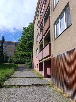 Pronájem 1+kk, ul. Jeremenkova, Praha 4 Nabízím k pronájmu p