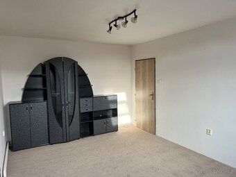 We offer for long-term rent a spacious and bright apartment in Prague 5