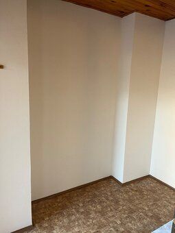 We offer for long-term rent a spacious and bright apartment in Prague 5