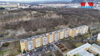 Nabízíme k prodeji velmi vkusně upravený a světlý byt 3+kk, 