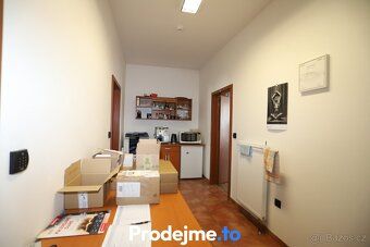 Ref No. 01256 Discover high-quality office space in a modern administrative building.
