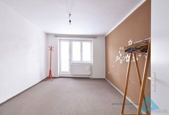 Nabízíme k pronájmu byt o dispozici 2+1 s balkonem a sklepem