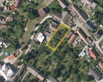 We offer for sale a building plot of 1003 m2 including an architectural study in the built-up…