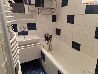 poplatky cca 4500,-kč/, elektřina 1000,-Kč, plyn 300,-Kč, Zp