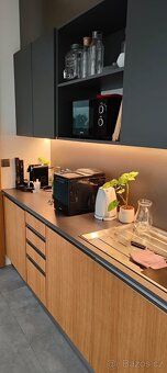 We offer rental of part of the room suitable for *manicure