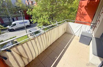 Nabízíme k dlouhodobému pronájmu byt 2+kk, 54 m2 s balkonem 