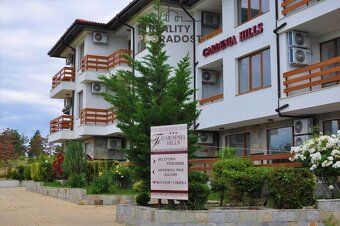 We offer for sale a spacious studio apartment.