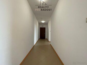 We offer for sale a spacious studio apartment.