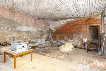 Nabízíme k prodeji stodolu s projektem přestavby a vydaným s