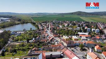 K prodeji svažitý pozemek o celkové rozloze 2091 m2, který n