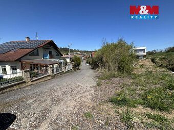 K prodeji svažitý pozemek o celkové rozloze 2091 m2, který n