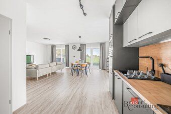 Rodinný dům ve Velkých ChvalovicíchRohový rodinný dům 4+kk s