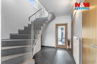 Just 6 km from Prague's border with connection to Veleslavin metro station in just 4 train…