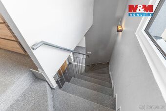 Just 6 km from Prague's border with connection to Veleslavin metro station in just 4 train…
