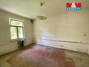 We offer for sale a detached family house of layout