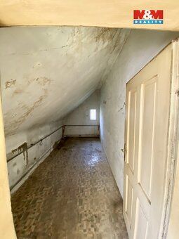 We offer for sale a detached family house of layout