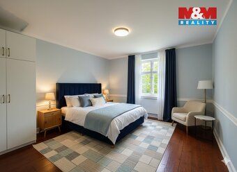 We offer for sale a detached family house of layout