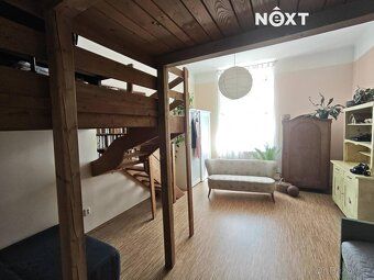 We offer an exclusive spacious and warm apartment of 130 m² in the city center of Cheb.