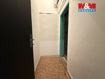 Renting of commercial space (32 m²) in Karvina, located on ground floor of brick commercial…