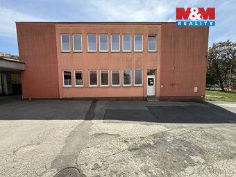 Renting of commercial space (32 m²) in Karvina, located on ground floor of brick commercial…