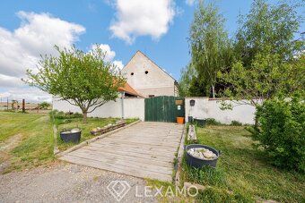 Ref #00357 We offer for sale a pleasant family house in quiet