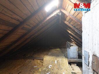Exkluzivně Vám nabízíme k prodeji podsklepený dvoupodlažní r