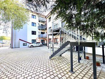 Nabízíme k pronájmu pěkný bezbariérový byt 1kk o výměře 38,4