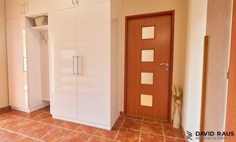 Ev.č. 00355 Nabízíme k prodeji prostorný, podsklepený rodinn
