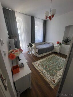 K dlouhodobému pronájmu nabízíme elegantní a světlý byt o ve