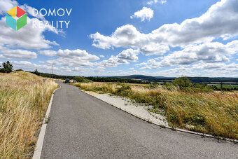 For sale fully serviced building plot of 800 m² with view
