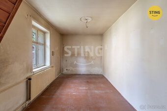 Nabízíme k prodeji rodinný dům 5+1 v původním stavu v centru