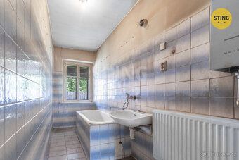 Nabízíme k prodeji rodinný dům 5+1 v původním stavu v centru
