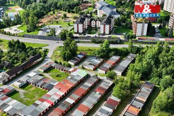 Nabízíme k dlouhodobému pronájmu atypickou rohovou garáž v k