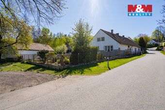 Nabízíme ke koupi rodinný dům se zahradou, v klidné obci Mla