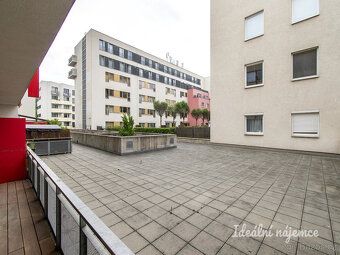 Nabízíme k dlouhodobému podnájmu prostorný byt 2+kk o výměře