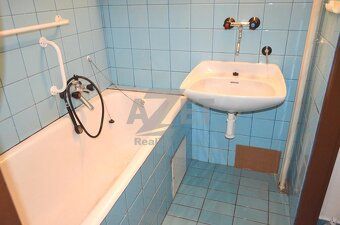 If you're looking for a spacious brick apartment with a balcony, this one is perfect for you.