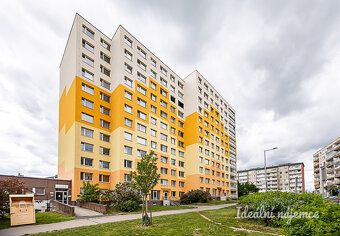 K dlouhodobému podnájmu nabízíme prosluněný byt o dispozici 