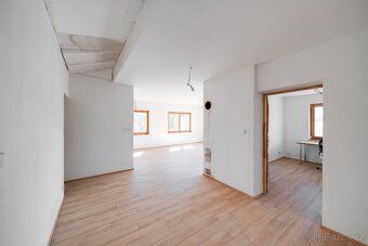 We offer for sale a family house in solitude, of which there are only few in the Beskids.