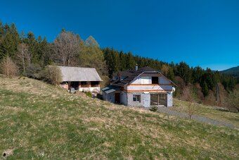 We offer for sale a family house in solitude, of which there are only few in the Beskids.