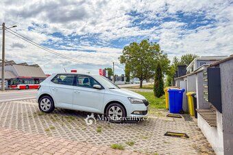 Ev.č. LU2615 Nabízíme k pronájmu útulný podkrovní byt 2+kk o