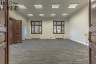 Nabízíme k pronájmu reprezentativní kancelářské prostory o c