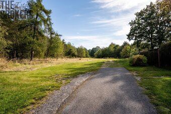 We offer for sale building plots of more than 1,000 m² in size