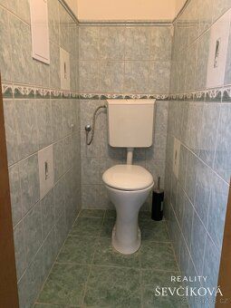 Nabízíme k pronájmu prostorný byt 3+kk o výměře 80 m², který