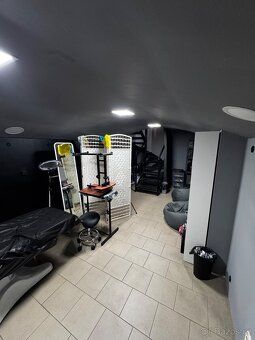 Nabízím přenechání pronájmu plně vybaveného barbershopu za o