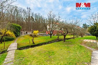In an exclusive and quiet part of Šárecké Valley we offer for sale a villa that combines…